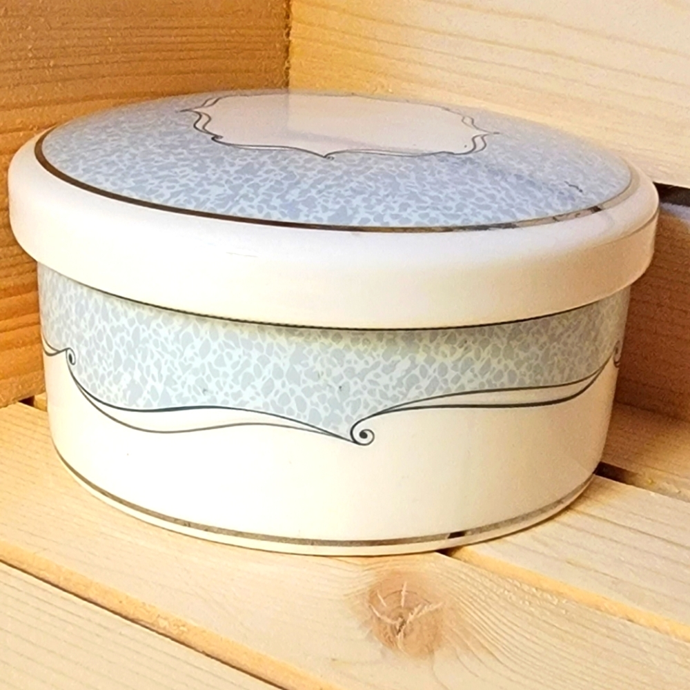 🪺 Wedgewood Venice Covered Trinket Dish - Picture 6 of 6